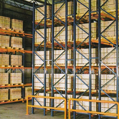 Double-deep pallet racking system